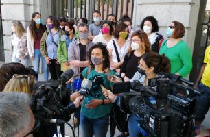 Manifestació pel col·lapse a l'oficina d'estrangeria a Girona