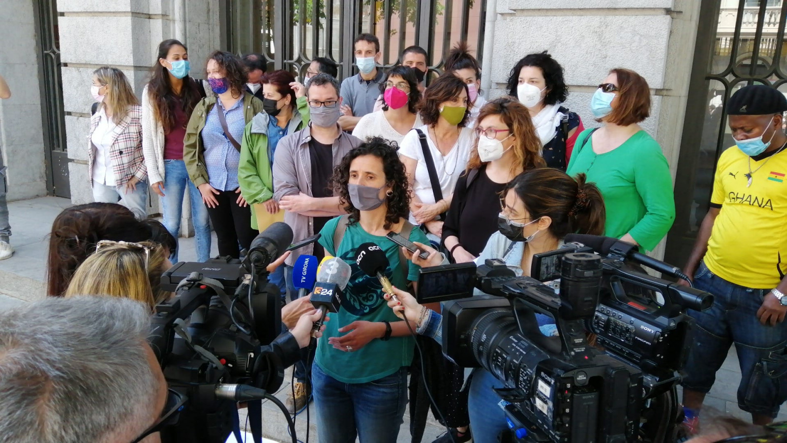 Manifestació pel col·lapse a l'oficina d'estrangeria a Girona