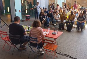 Acte d'inici de la campanya microbeques16+, per donar oportunitats educatives a joves que volen estudiar. Fundació SERGI i Nova Ràdio LLoret